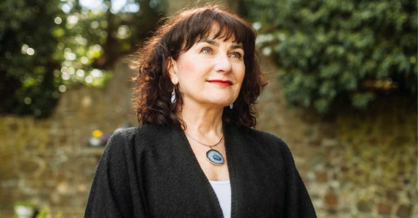 Bestseller Anya Niewierra wordt tv-serie - Chapeau Magazine