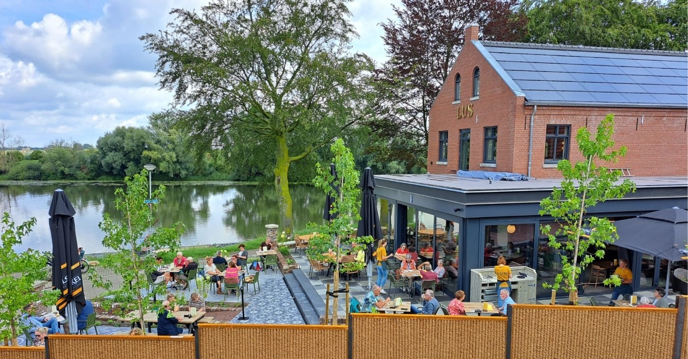 Brasserie LUS in Linne: finalist publieksprijs ‘Terras van het Jaar 2024’